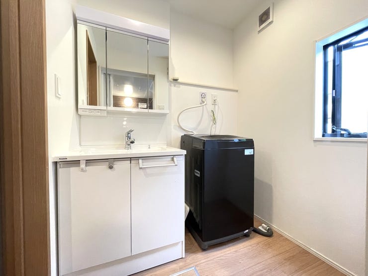 ◇独立洗面台 洗濯機置き場も完備