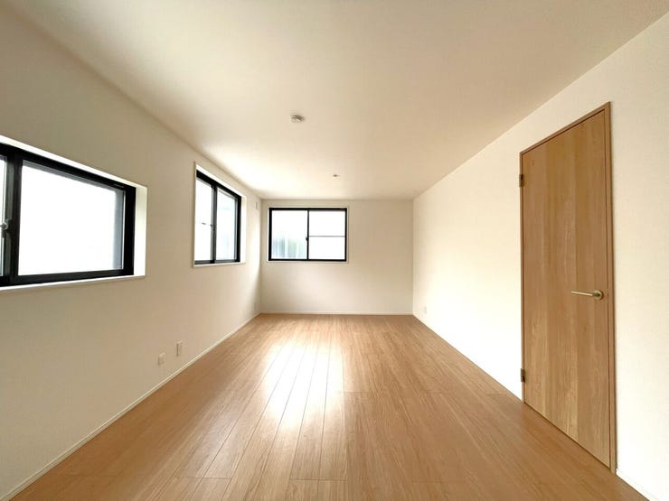 ◇南東向き約15帖の広々リビング♪