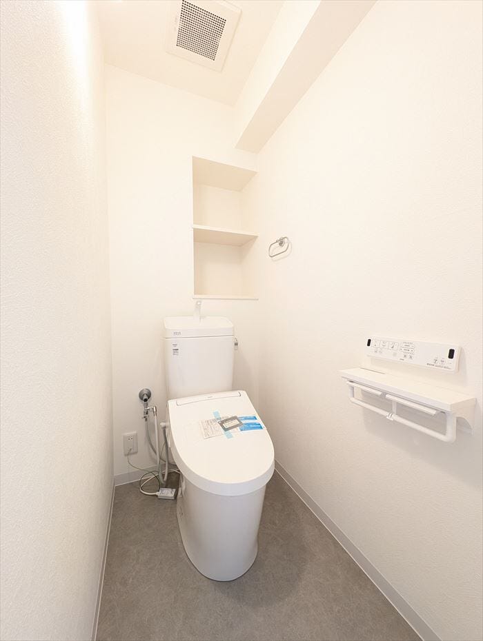 トイレには快適な温水洗浄便座付き