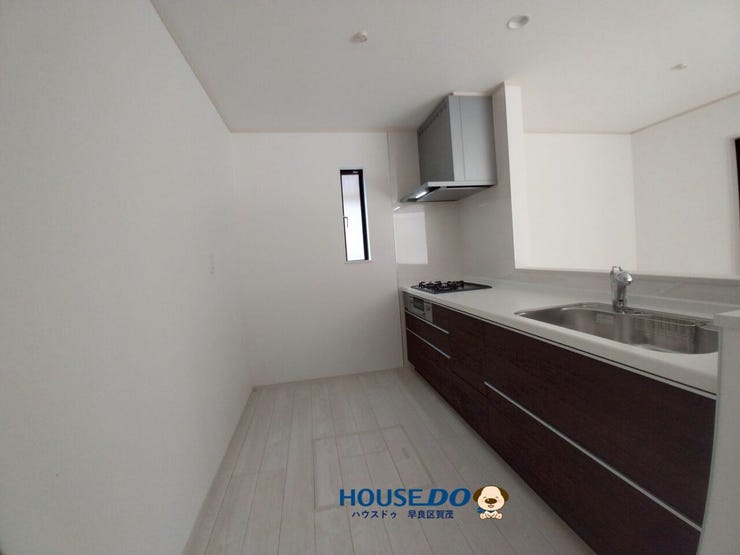 小窓があるので油やニオイをサッと換気♪