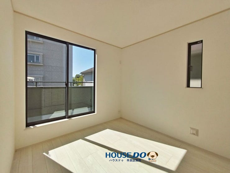 7.5畳の洋室はバルコニーに面したお部屋です♪