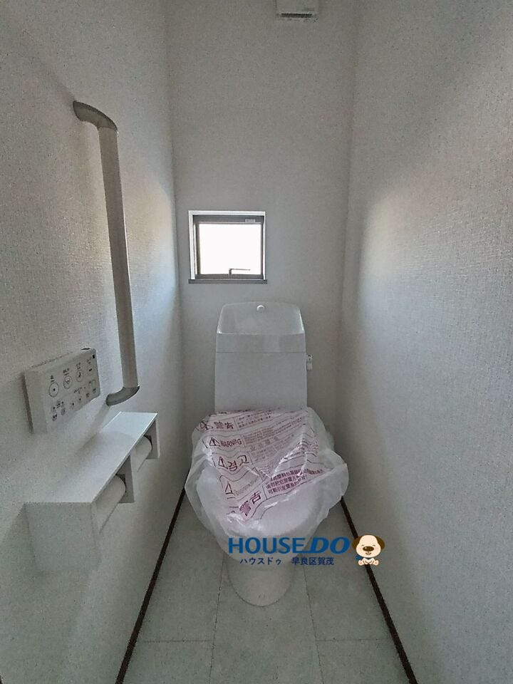 トイレの小窓はイヤなにおいをサッと換気してくれます♪