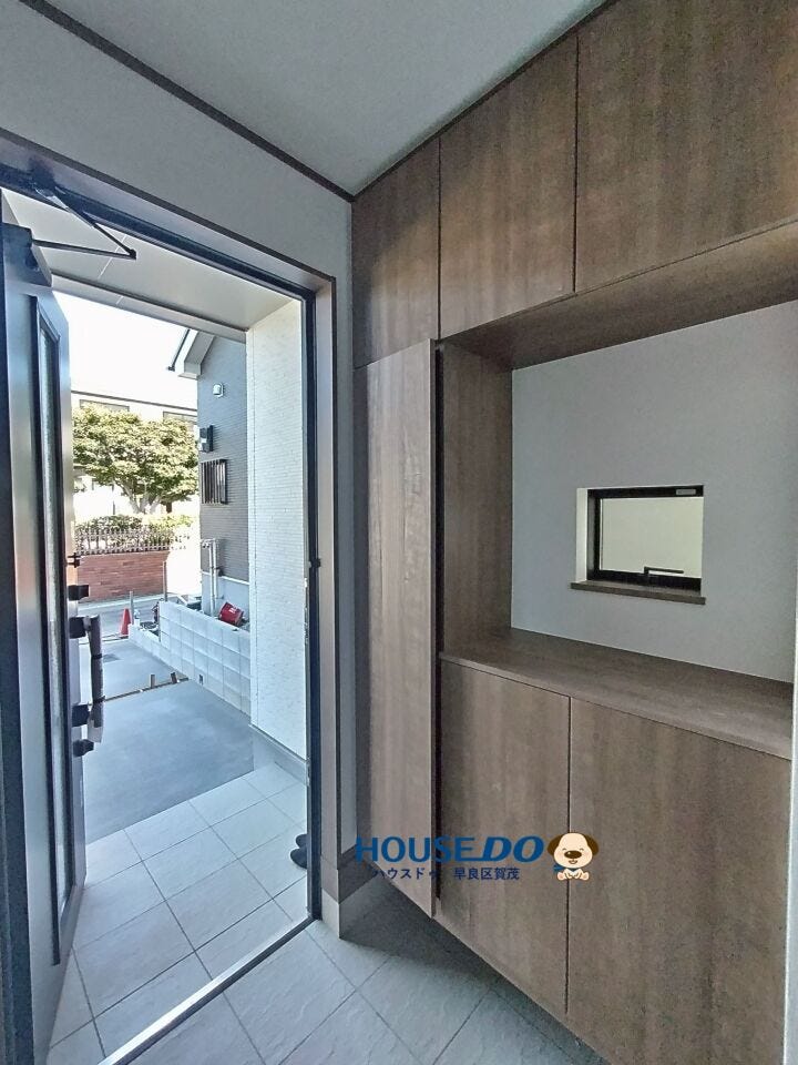 コの字型のたっぷり入るシューズボックスはいろいろな形の靴を収納できます♪