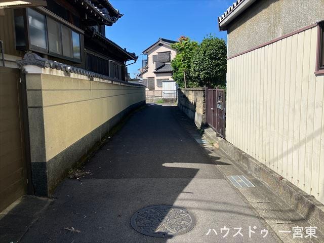 ≪北側西向き 幅約3.0m≫
大型車が入ってこれないので、騒音などの心配はありません。