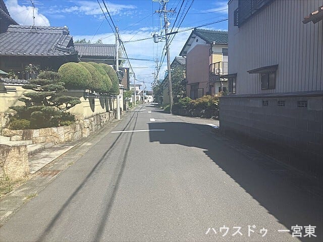 ≪東側北向き 幅約3.8m≫
普通車が1台通れる幅となります。大型車の通行が少ないので、振動や騒音が抑えられます。