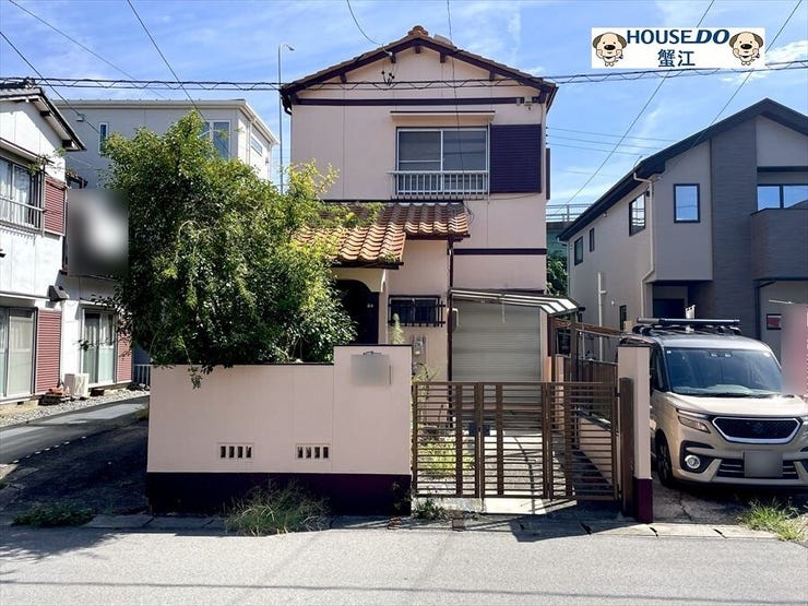 【外観】
緑地公園が徒歩2分圏内にある、自然を身近に感じる閑静な住宅街。全室南向きで日当たり良好です。