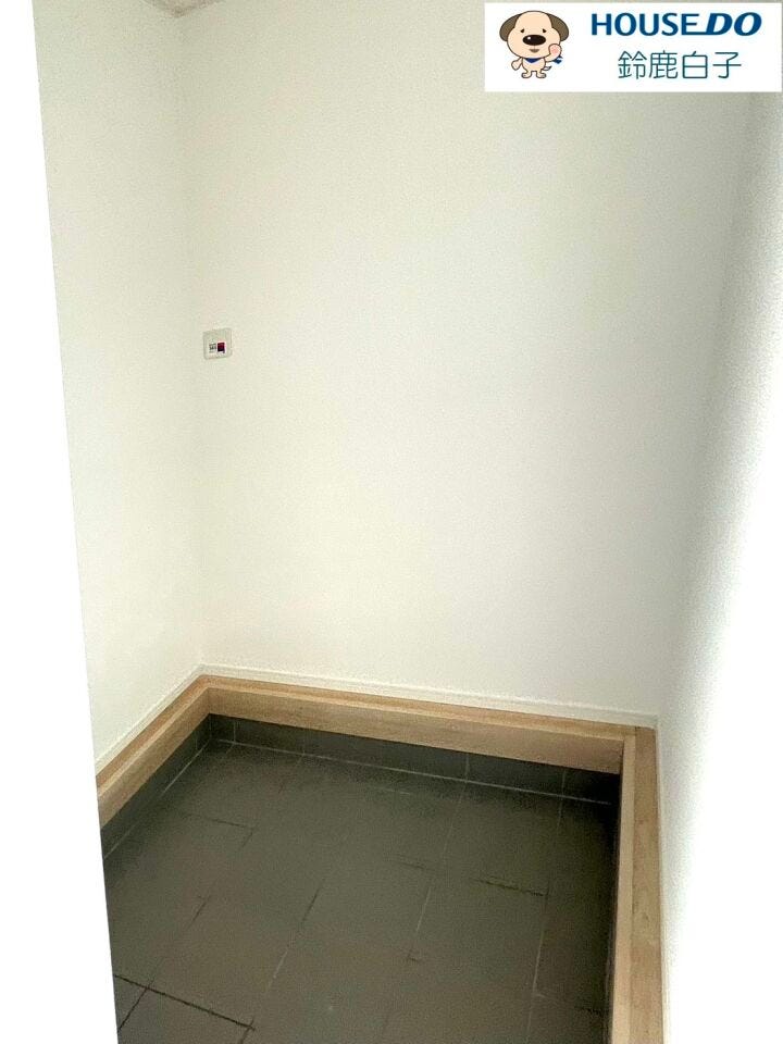 玄関左手の収納スペース