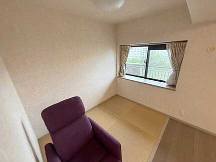 リビング横の畳スペースです