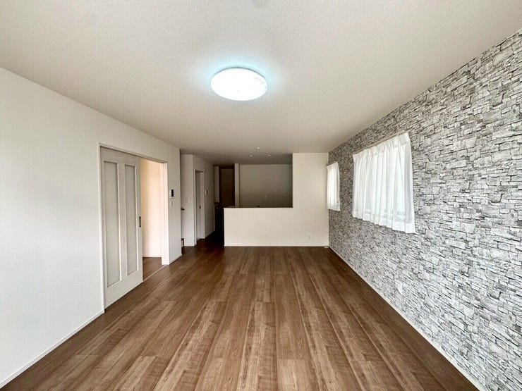 【Living】家族が集まりやすい場所で、くつろぎと会話が自然に生まれます。