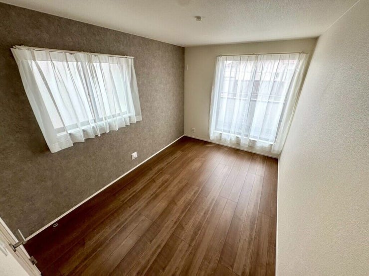 【Bedroom】ナチュラルな内装で、リラックスできる空間。寝室や書斎にも最適です。