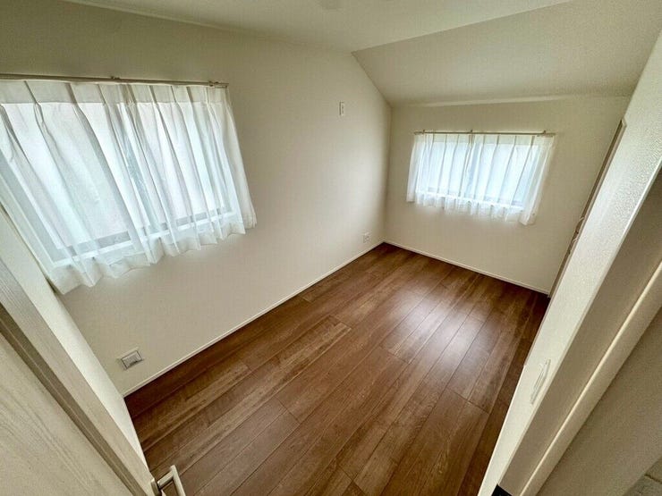 【Bedroom】主寝室や子ども部屋、在宅ワークにも使える洋室。暮らしに合わせて自由にレイアウトできます。