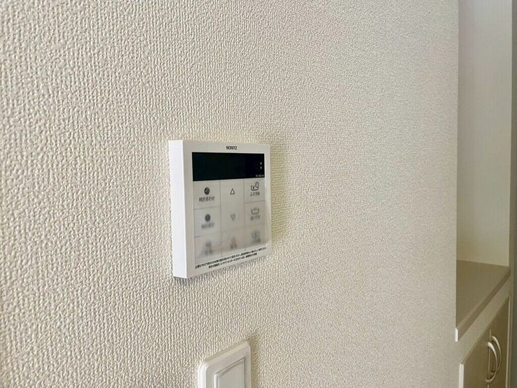【Facilities】お湯の温度調整がラクな給湯器リモコン付き。追い焚き操作も簡単です。