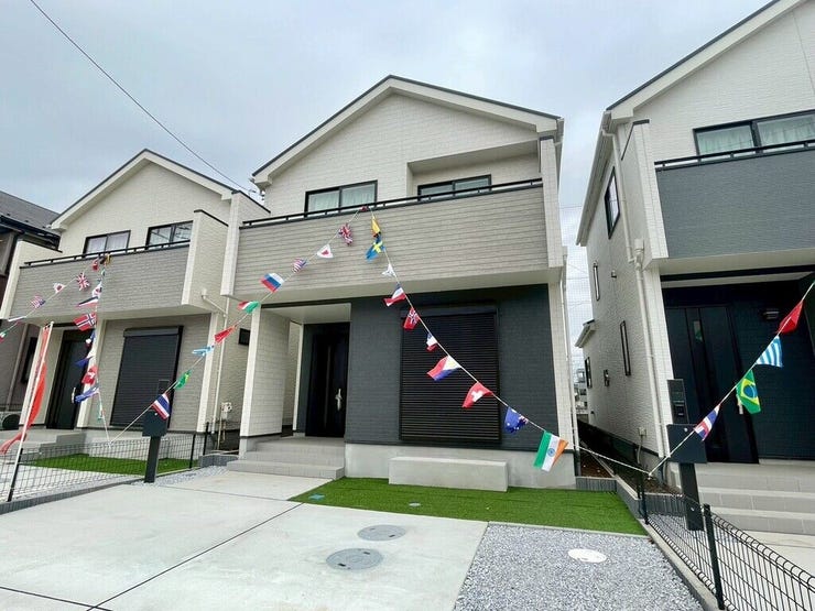 【Exterior】落ち着いたカラーの外観が魅力。モダンで洗練された印象の戸建てです。