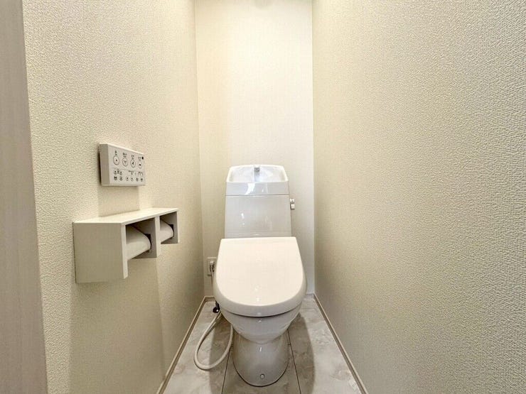 【Toilet】清潔感があり、落ち着いたデザインのトイレ。家族みんなが快適に使えます。