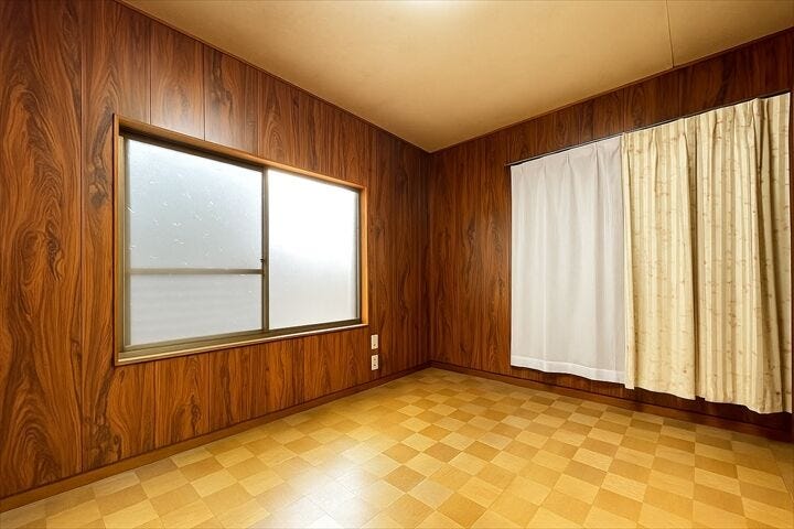 2面の窓からしっかり採光を感じることができます。
起床したら、空気の入れ替えなどで1日を始めてもいいですね。