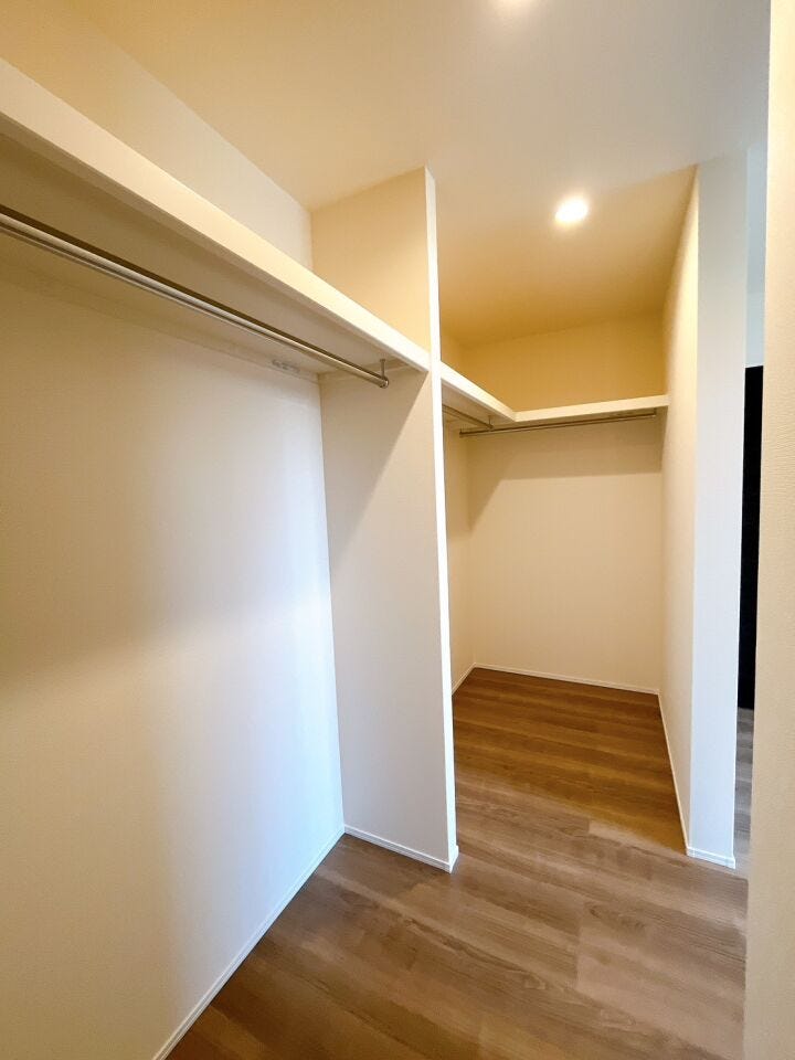 ゆとりのある収納スペースでお部屋をすっきりと出来ます。