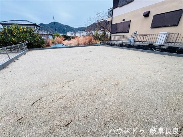 テーブルや椅子なども置くことができ、家族でバーベキューなども楽しめそうですね。