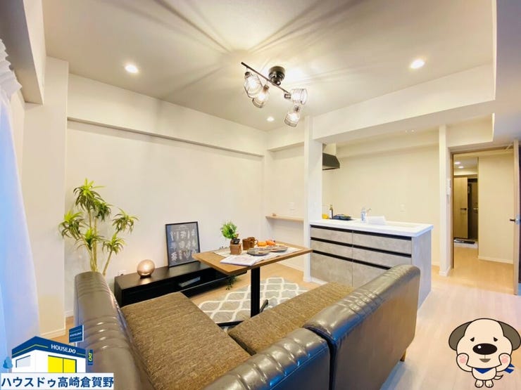 家族団らんのイメージがしやすいリビングです♪※家具やアメニティはイメージです。