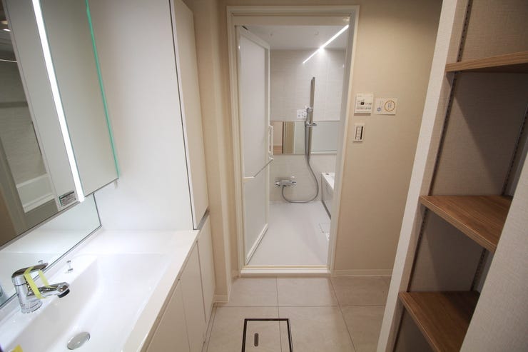 洗面所は小さなプライベートスペース。爽やかなスペースになるように設計されています。