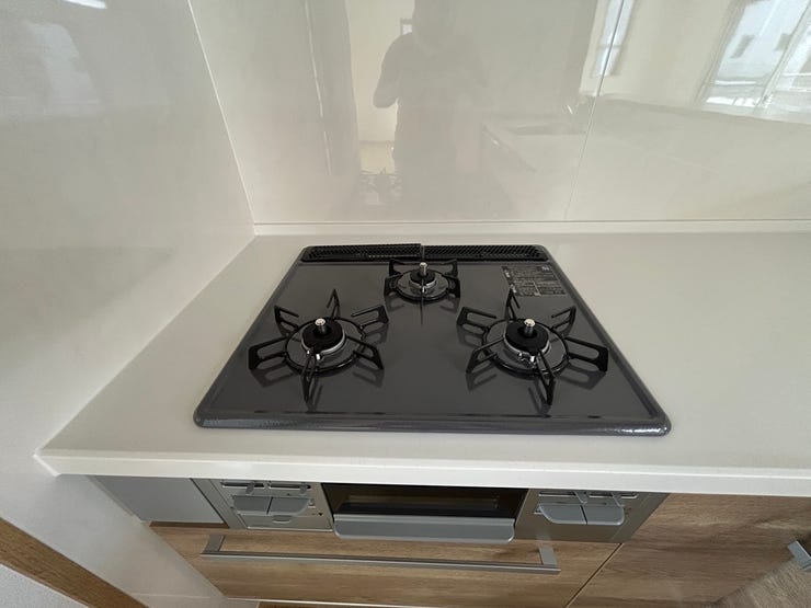 3口ガスコンロはお手入れがしやすいタイプです。