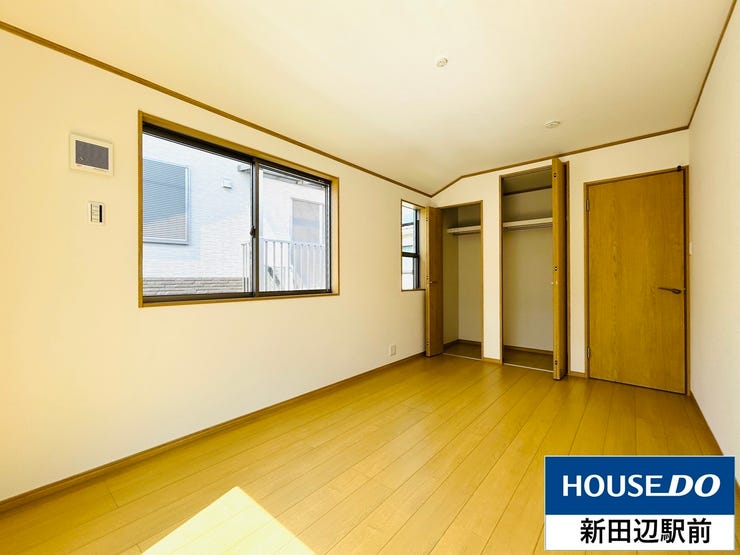 7.5帖の洋室です。子供部屋や書斎にいかがでしょうか?
こちらも2面採光、クローゼットがついています。