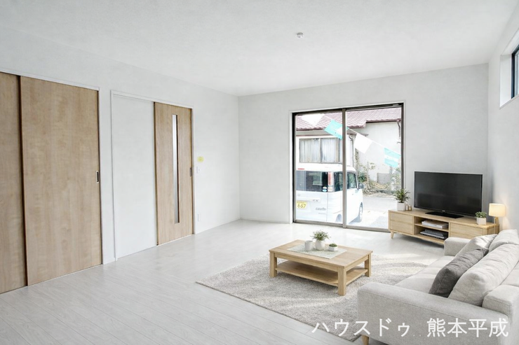 ※写真の家具・家電は配置イメージです。広々としたリビングでキッチンともコミュニケーションをとれる家族団らんの部屋です