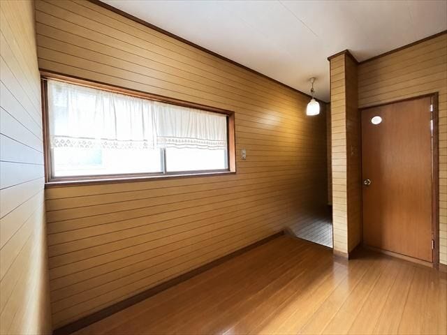 2階:窓から自然光が入り明るい空間となっています。2階廊下から、屋根裏収納へと繋がります!