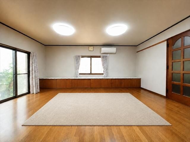 広々としたリビングで、お子様の遊び場や来客時もゆったり対応できます。
※実際の写真から家具消しの加工行っております。