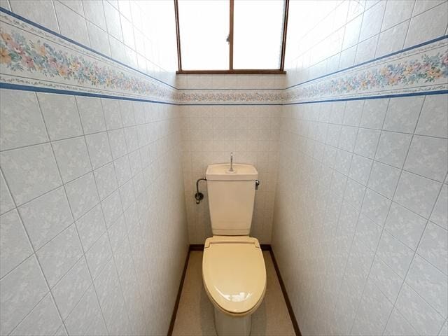2階:無駄のないシンプルなトイレは、お好みに合わせた空間づくりが楽しめます。