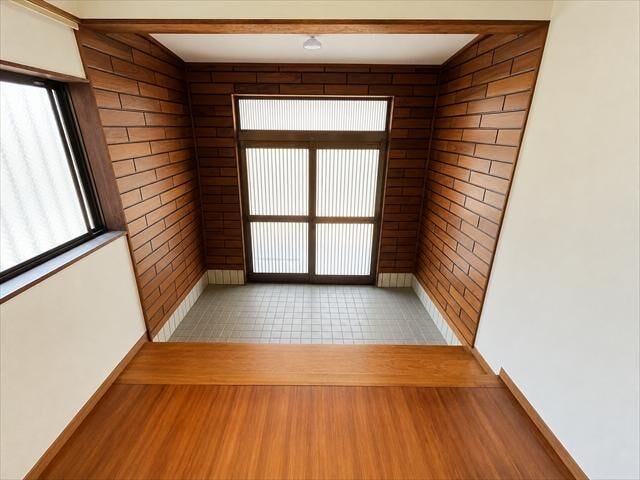 重厚感のある木目調デザインが印象的な玄関。来客を上質な空間でお迎えします。
※実際の写真から家具消しの加工行っております。