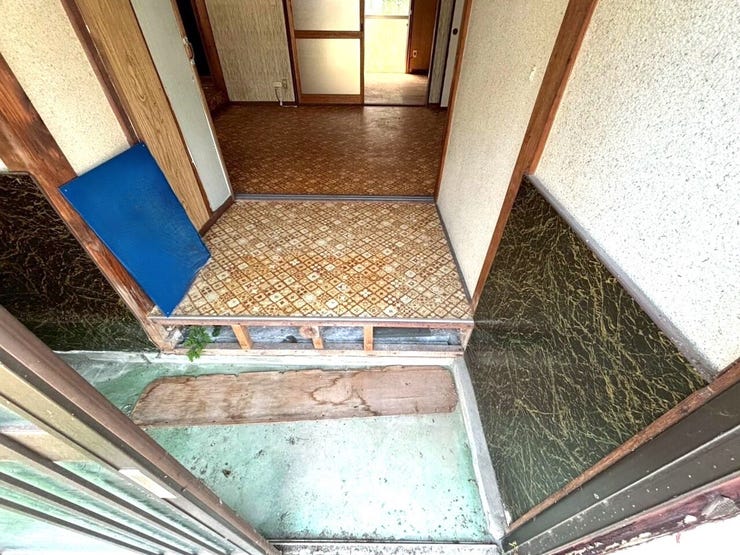 ◆ガラス窓付きの引き戸が、外の光を取り入れ、明るい空間を実現します。