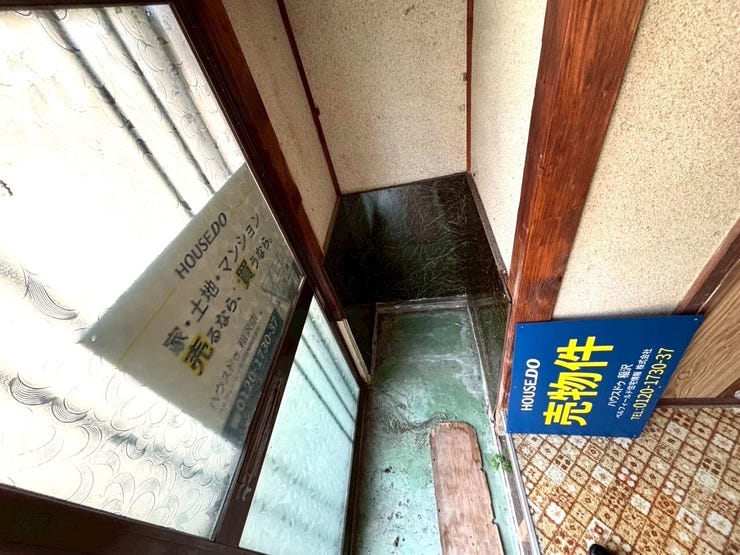 ◆玄関脇には土間収納スペースがございます。