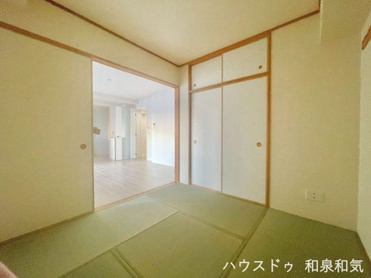 4.5帖の和室です。開放感があり、思わず寝転がりたくなる空間です♪