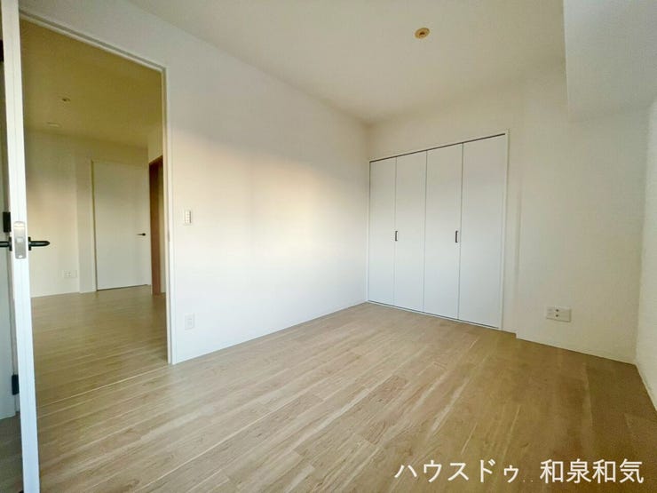 6帖の洋室のクローゼットの扉入れ替え済みです。