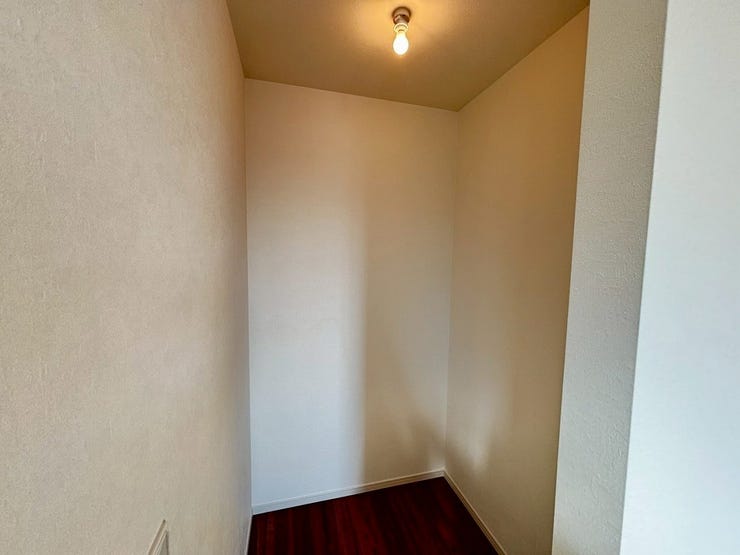 オープンウォークインクローゼットにすることで、空間をより広く、快適に物の出し入れもスムーズです!