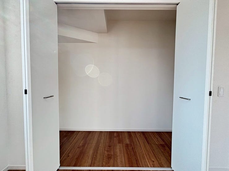 リビングに収納が付いています。