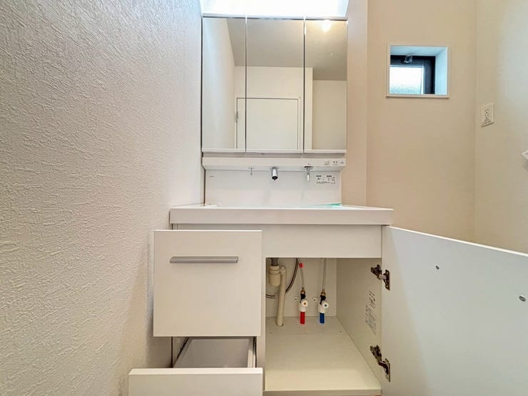 収納もあり、周りが整頓できますね♪