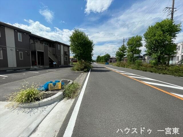 ≪北側西向き 幅約18.0m≫
広々としていて、街並みが開放的で圧迫感がありません。