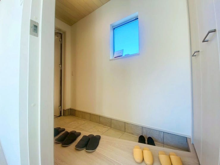 人を迎えることが嬉しくなる、ホールにゆとりある玄関空間!