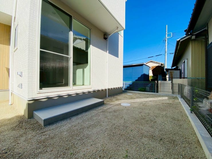 広々としたお庭ではお子様を遊ばせたり、ガーデニングや家庭菜園などお好みにお楽しみいただけます♪