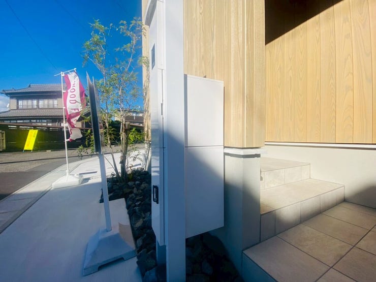 不在時、非対面でも荷物を受け取ることができる便利な宅配ボックス付き!