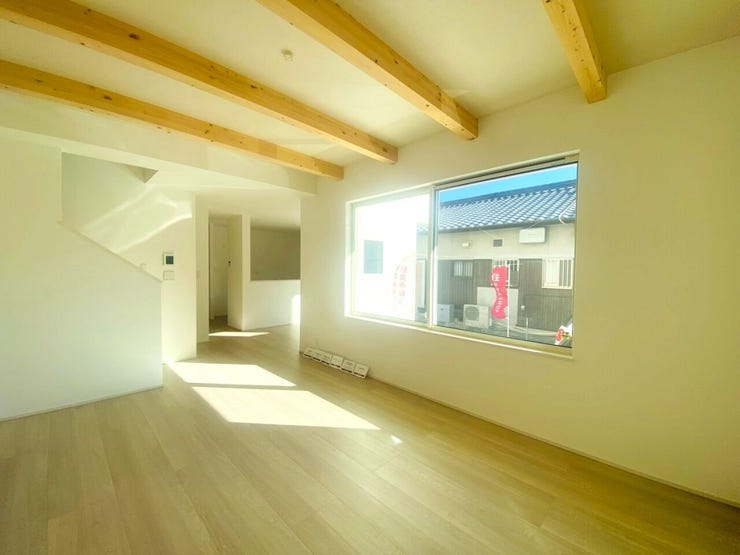 自然の温かみを感じられるリビング。