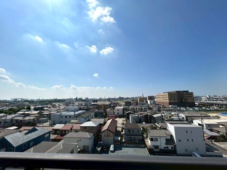 最上階の南西角部屋につき、陽当たり・眺望ともに良好です♪