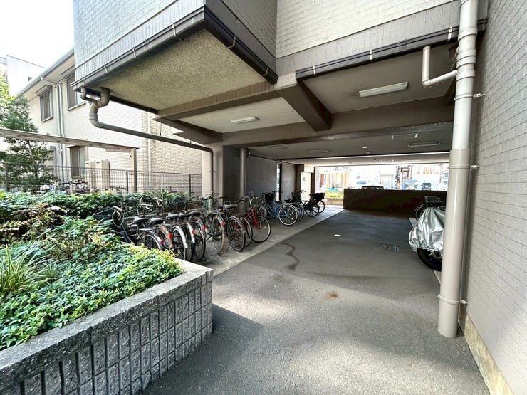駐輪場の写真です。きれいに整頓されており、治安の良さがうかがえます。