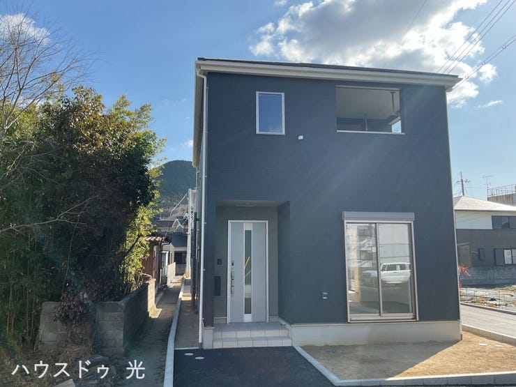 重厚感のあるグレーの外観