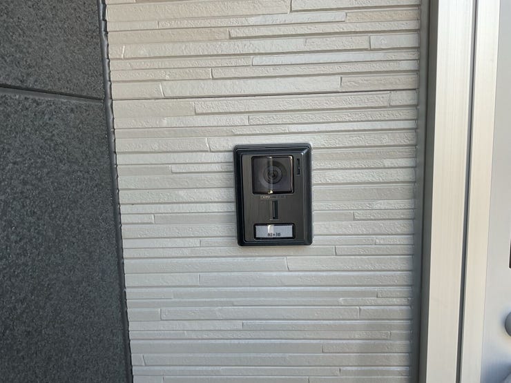 テレビドアホンで不在時の来客や外部の様子が確認ができます。