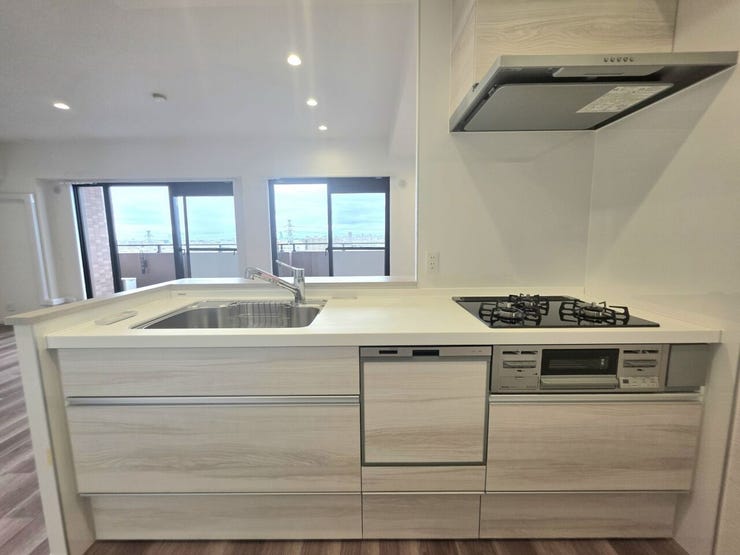 収納たっぷり&使いやすいシステムキッチンで、毎日の料理が快適に!