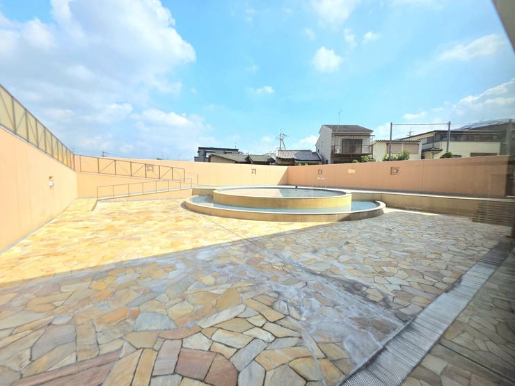 敷地内には屋外プール付き♪