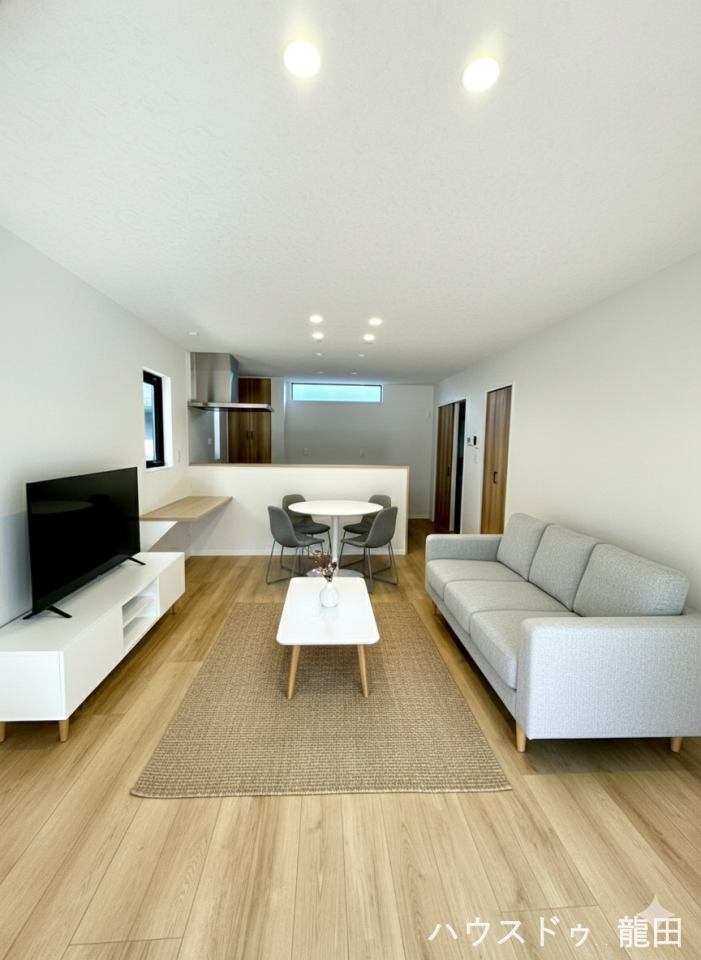 【リビング】
■□■リビングダイニング■□■
リビングダイニング
※家具を入れたイメージ写真です