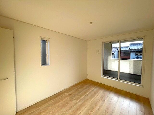 2階 洋室(6.5帖)からはバルコニーへ出入りできます。